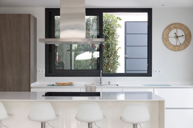 6 soverom Villa til salgs i El Paraiso, Estepona med svømmebasseng - € 1 995 000 (Ref: 7953765)