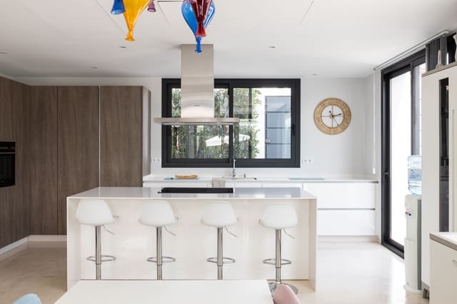 6 soverom Villa til salgs i El Paraiso, Estepona med svømmebasseng - € 1 995 000 (Ref: 7953765)