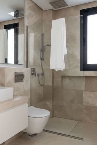 6 soverom Villa til salgs i El Paraiso, Estepona med svømmebasseng - € 1 995 000 (Ref: 7953765)