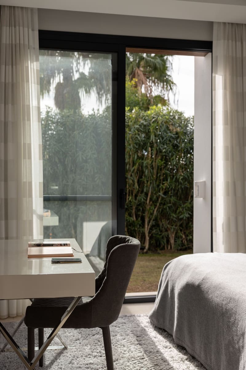 6 soverom Villa til salgs i El Paraiso med svømmebasseng - € 1 995 000 (Ref: 7953765)