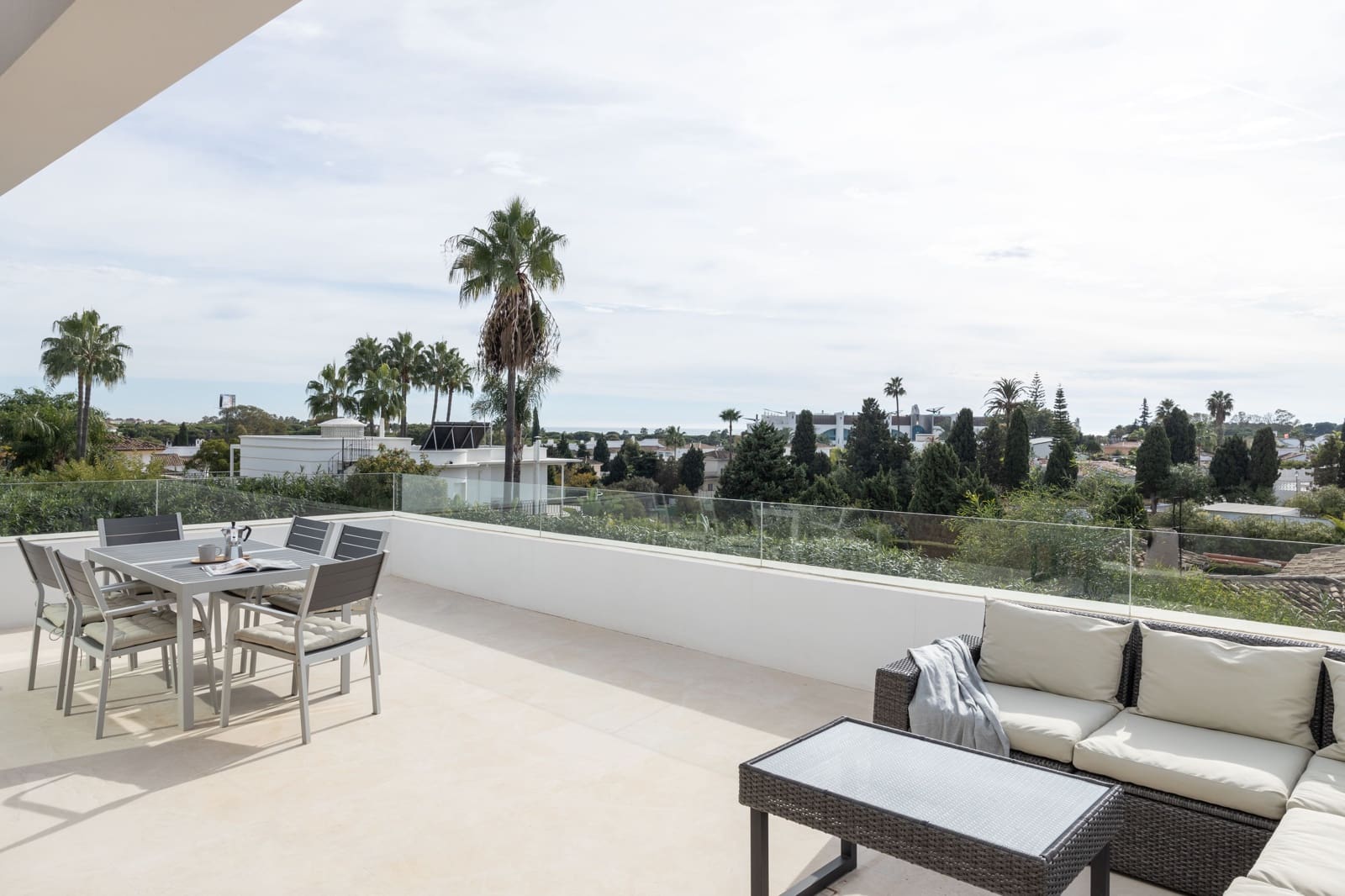 6 soverom Villa til salgs i El Paraiso med svømmebasseng - € 1 995 000 (Ref: 7953765)