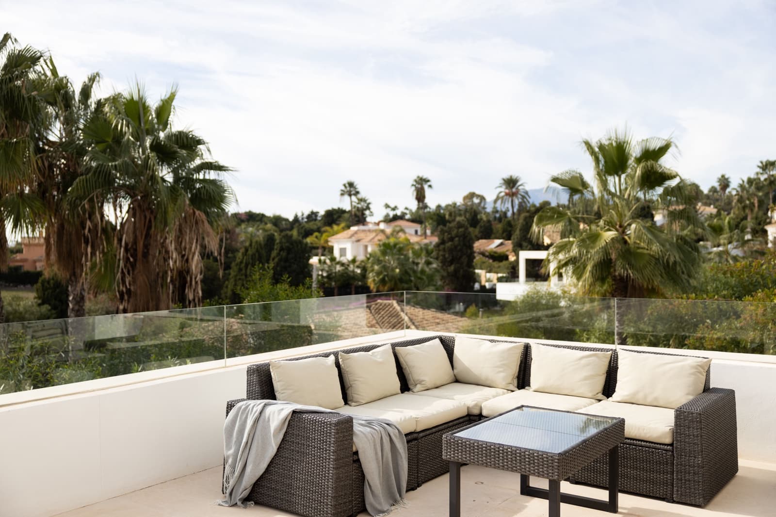 6 soverom Villa til salgs i El Paraiso med svømmebasseng - € 1 995 000 (Ref: 7953765)