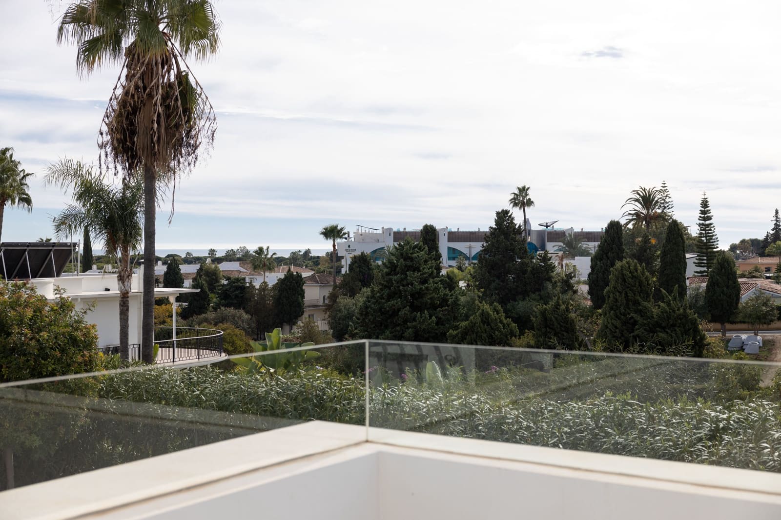 6 soverom Villa til salgs i El Paraiso med svømmebasseng - € 1 995 000 (Ref: 7953765)