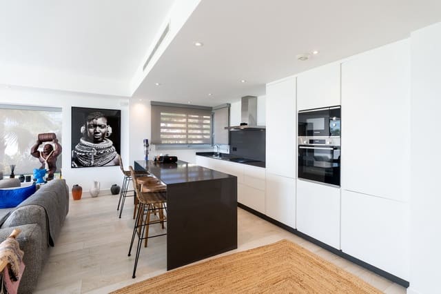 3 soveværelse Lejlighed til salg i Buenas Noches, Estepona med swimmingpool - € 680.000 (Ref: 7986209)