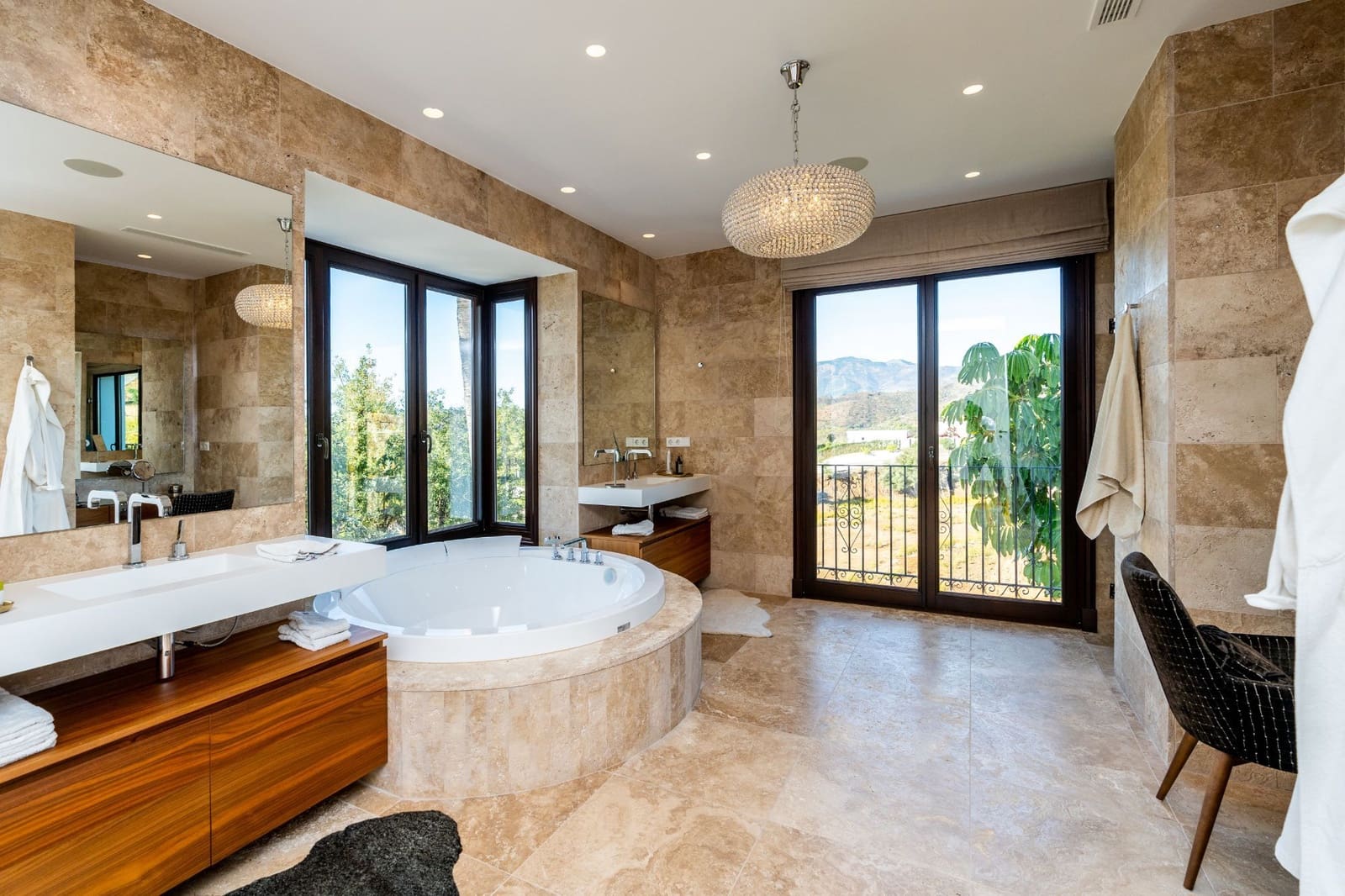 4 quarto Moradia para venda em Benahavis com piscina - 4 495 000 € (Ref: 7999475)
