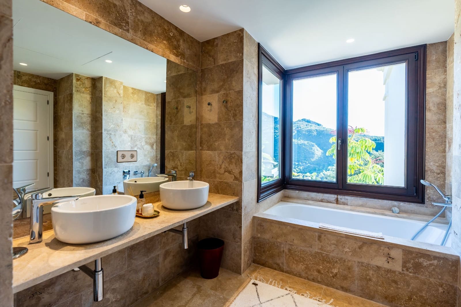 4 quarto Moradia para venda em Benahavis com piscina - 4 495 000 € (Ref: 7999475)