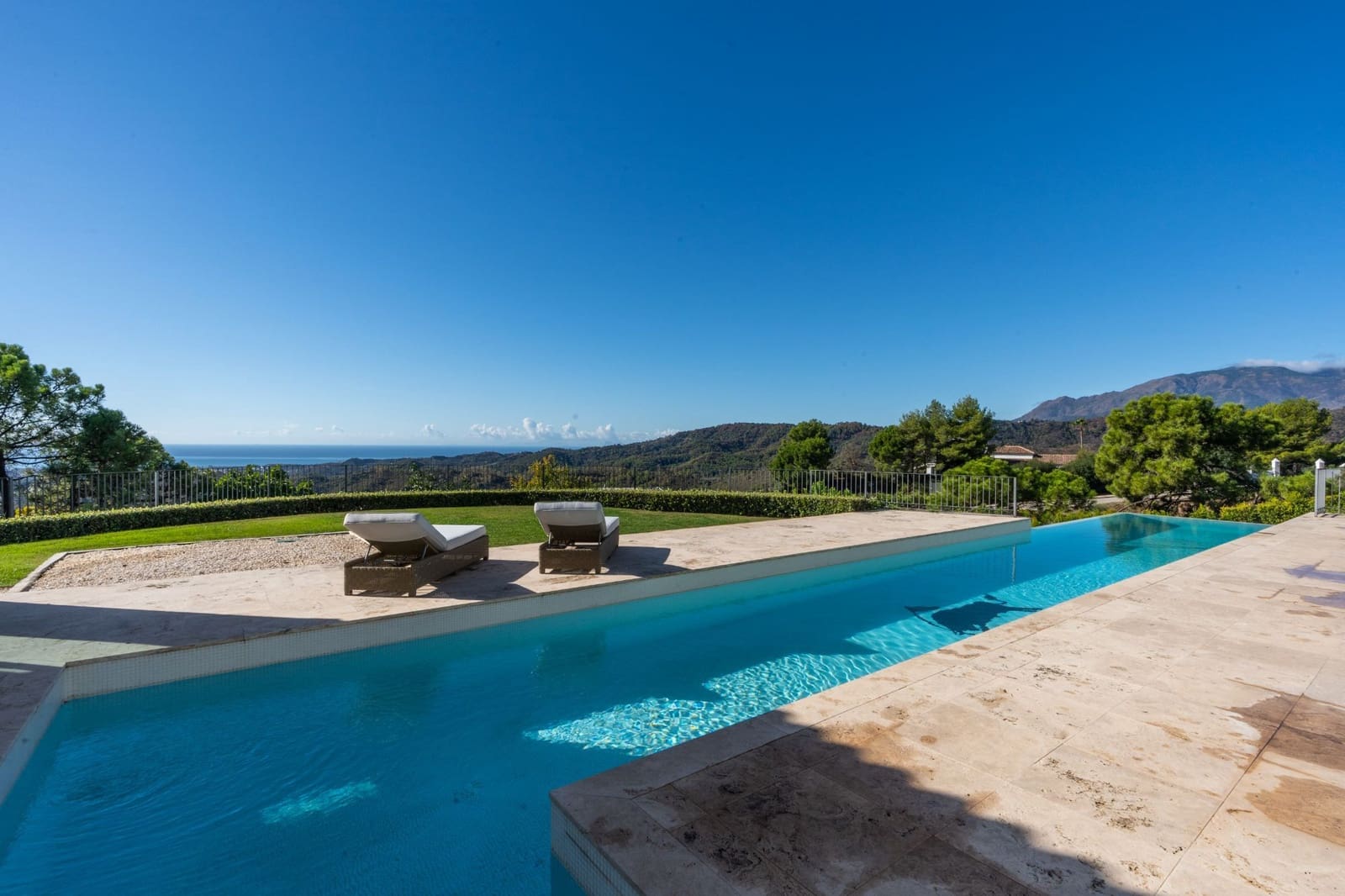 4 quarto Moradia para venda em Benahavis com piscina - 4 495 000 € (Ref: 7999475)