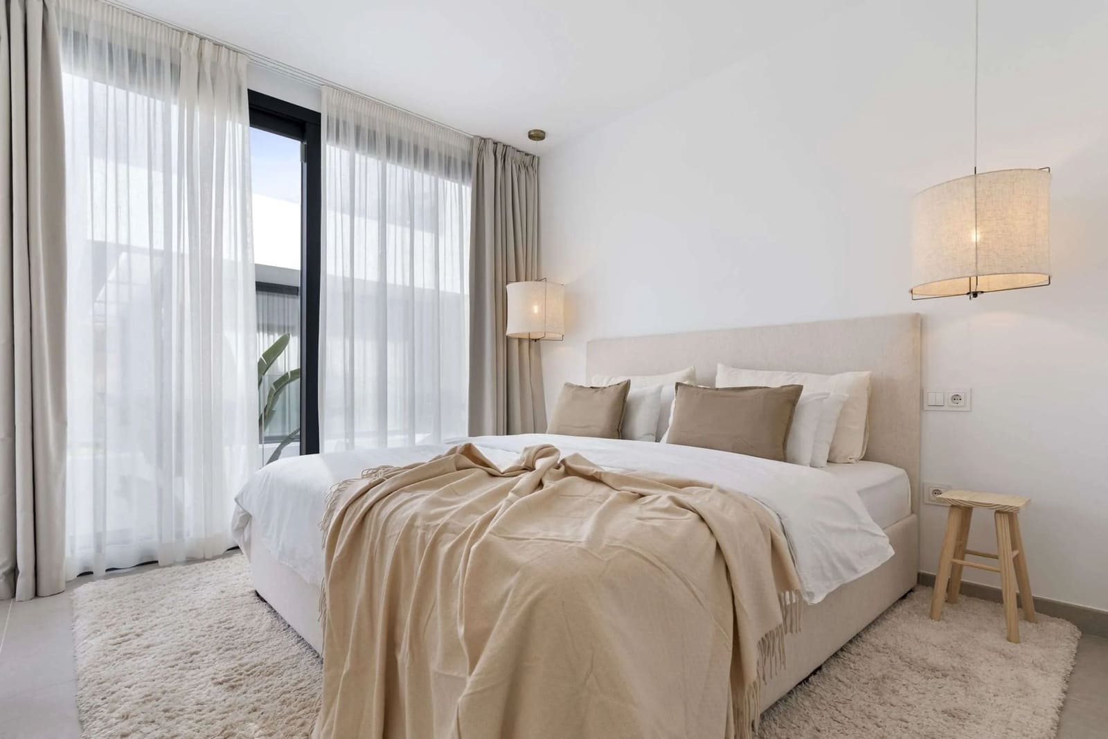 Chalet de 6 habitaciones en Estepona en venta con piscina - 1.495.000 € (Ref: 8011346)