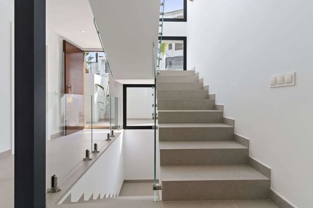 Chalet de 6 habitaciones en La Concha - Resina Golf, Estepona en venta con piscina - 1.495.000 € (Ref: 8011346)