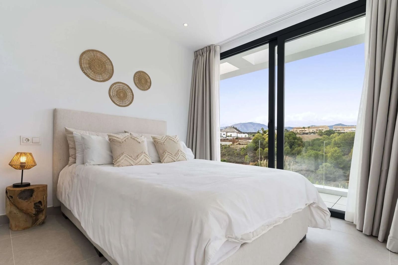 Chalet de 6 habitaciones en Estepona en venta con piscina - 1.495.000 € (Ref: 8011346)