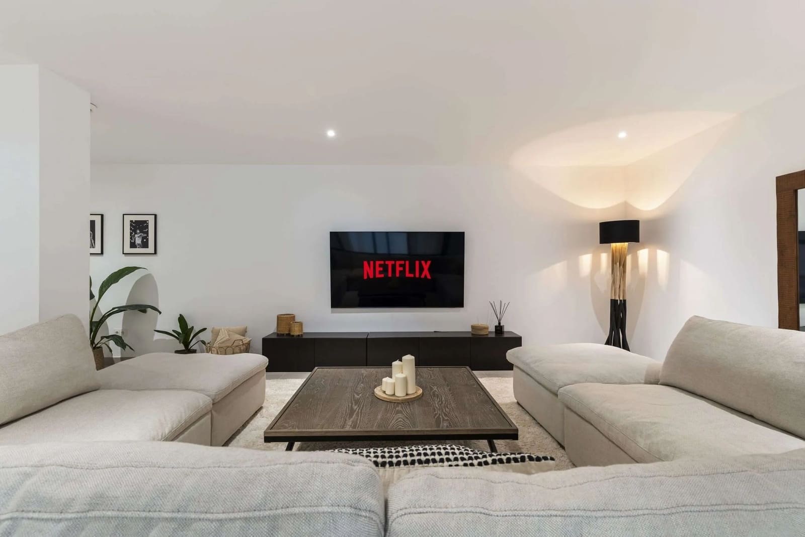 Chalet de 6 habitaciones en Estepona en venta con piscina - 1.495.000 € (Ref: 8011346)