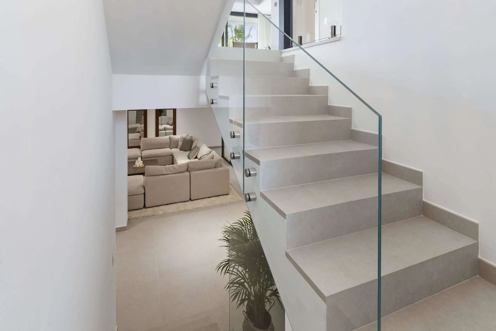 Chalet de 6 habitaciones en Estepona en venta con piscina - 1.495.000 € (Ref: 8011346)