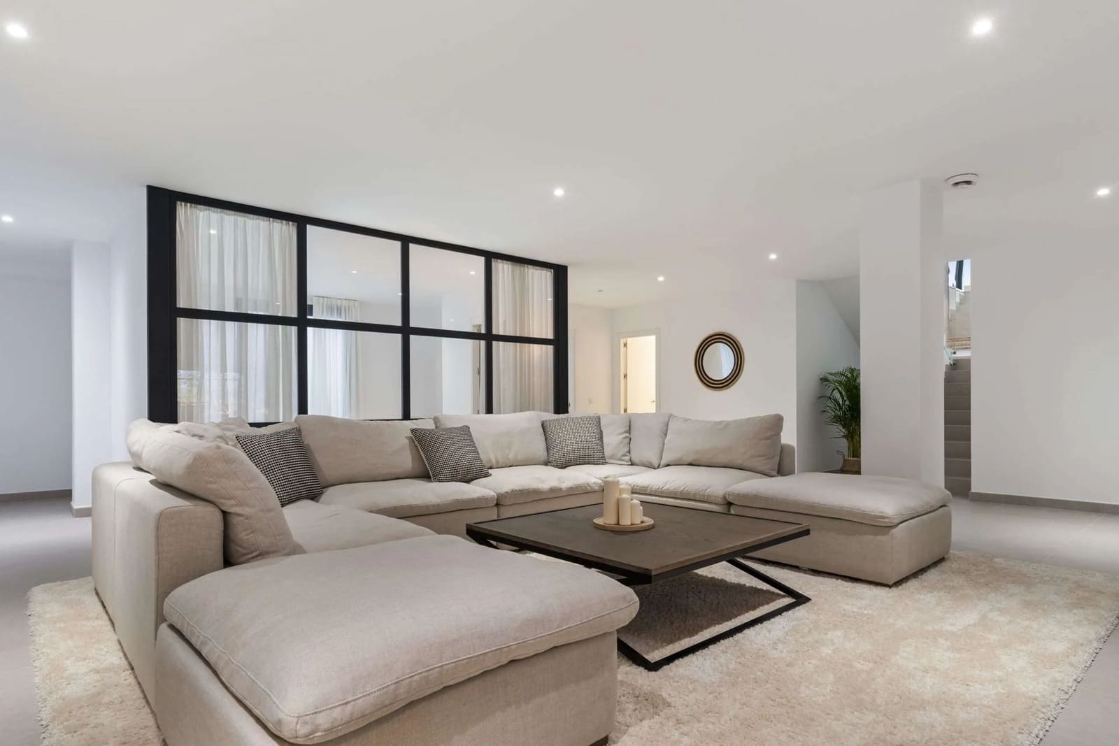 Chalet de 6 habitaciones en Estepona en venta con piscina - 1.495.000 € (Ref: 8011346)