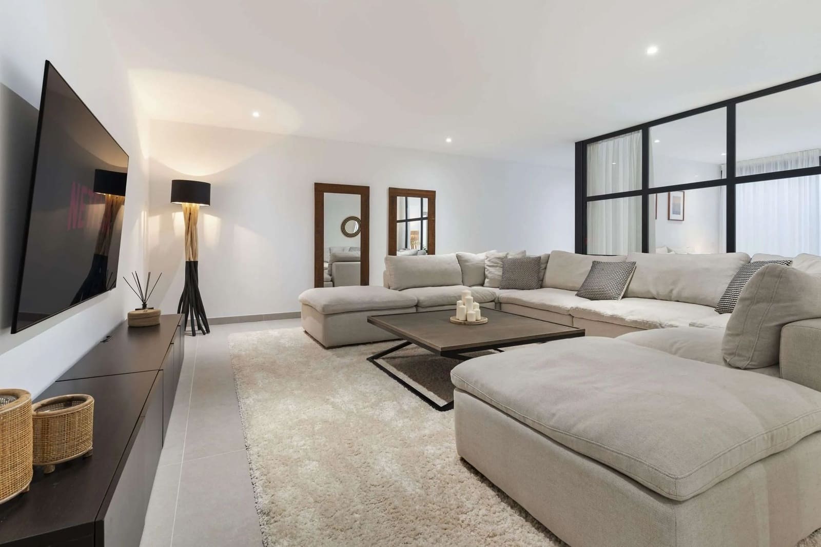 Chalet de 6 habitaciones en Estepona en venta con piscina - 1.495.000 € (Ref: 8011346)