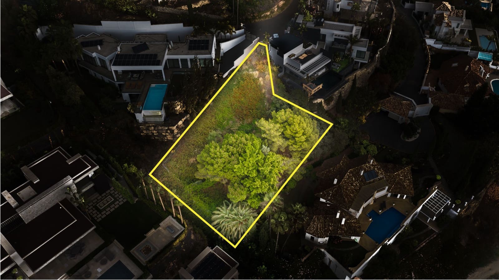 Casa em Banda para venda em Benahavis - 1 200 000 € (Ref: 8011349)