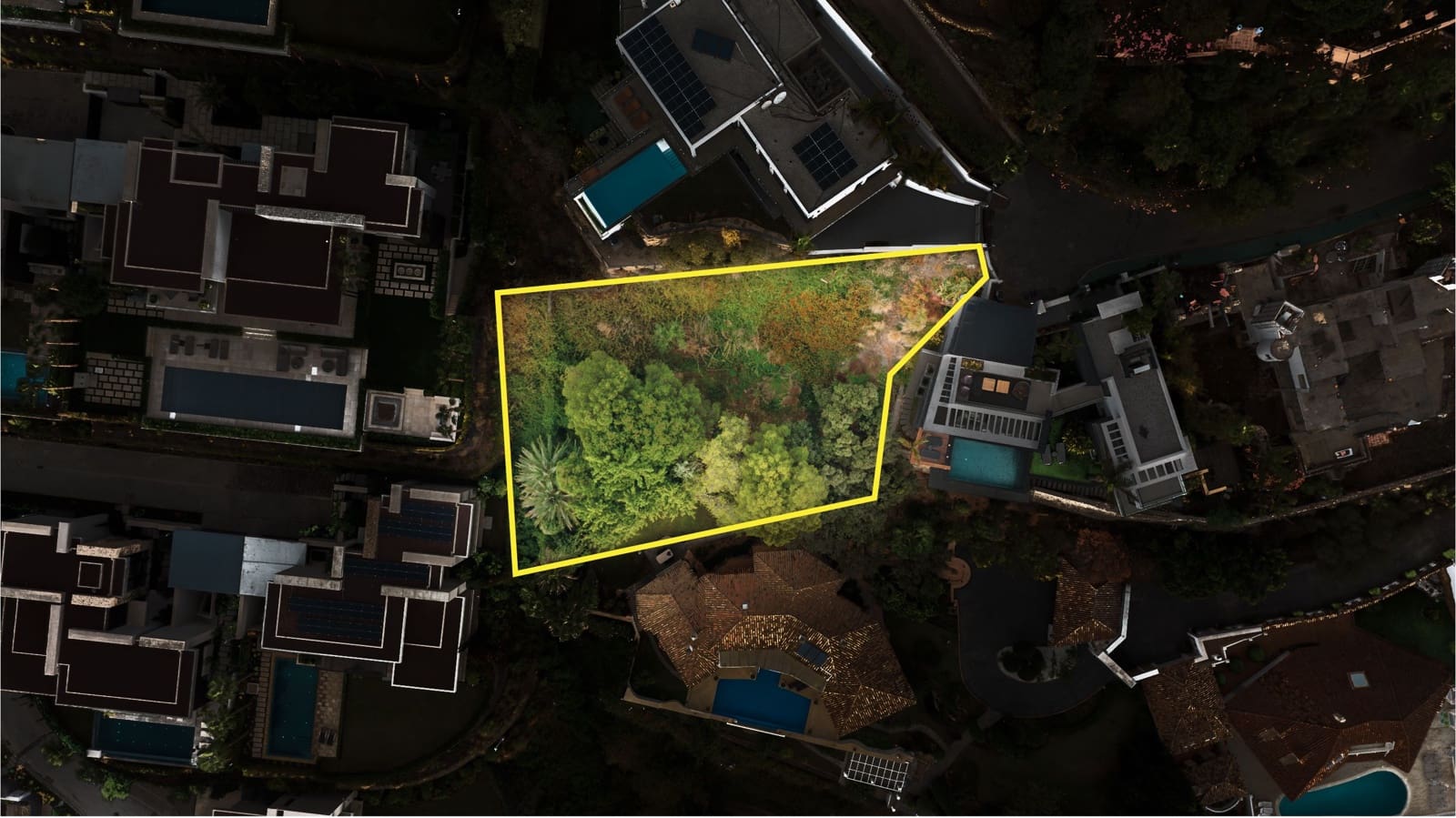 Casa em Banda para venda em Benahavis - 1 200 000 € (Ref: 8011349)