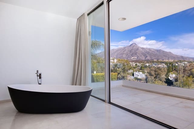 7 soverom Villa til salgs i Los Naranjos, Marbella med svømmebasseng - € 8 900 000 (Ref: 8035039)