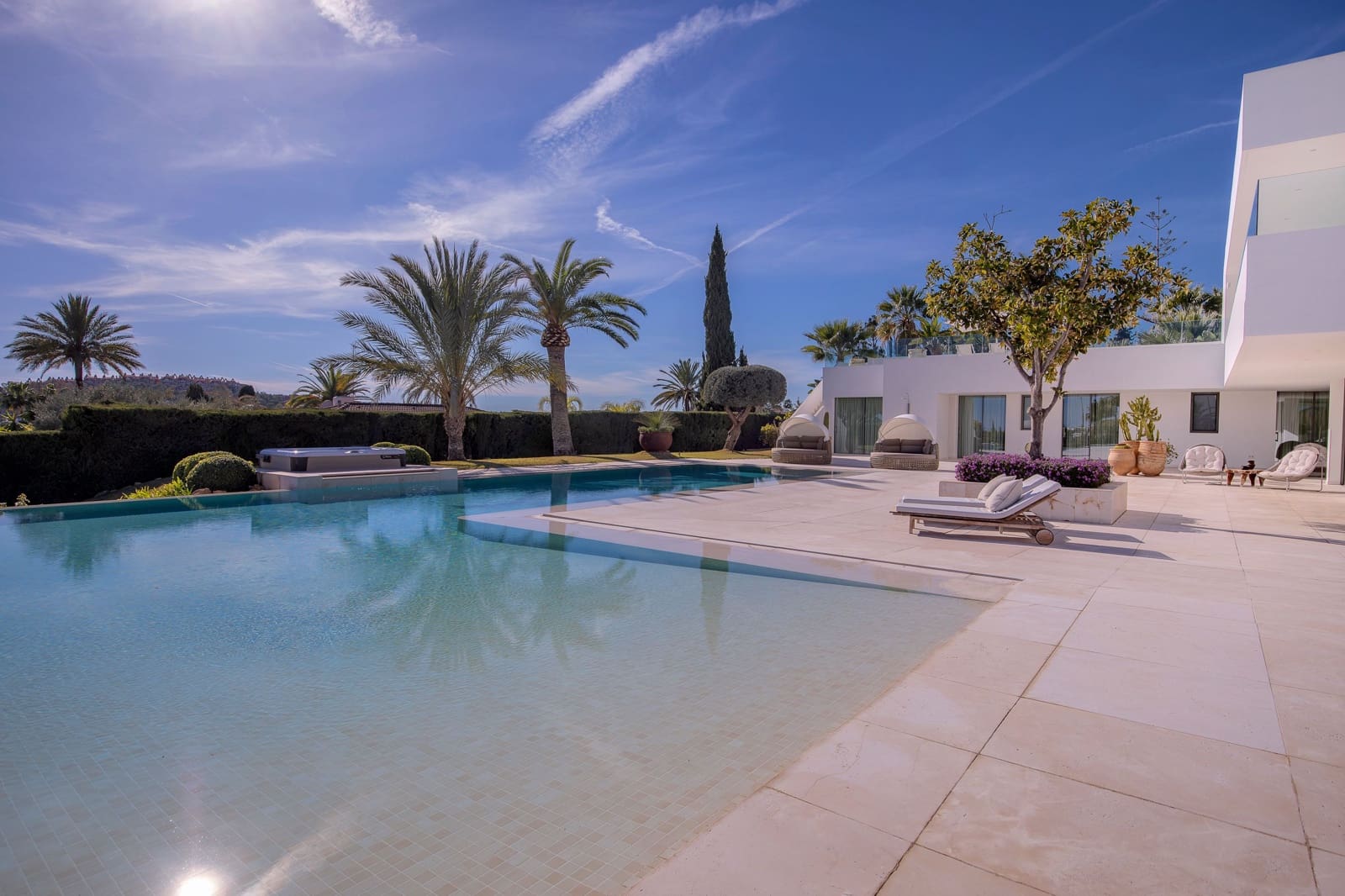 7 slaapkamer Villa te koop in Marbella met zwembad - € 8.900.000 (Ref: 8035039)