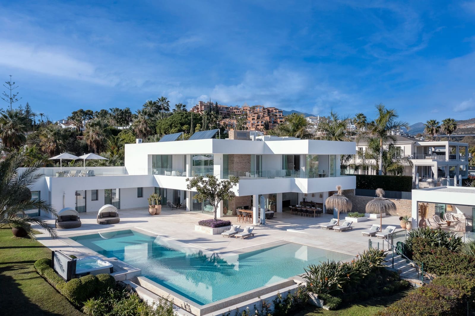 7 slaapkamer Villa te koop in Marbella met zwembad - € 8.900.000 (Ref: 8035039)