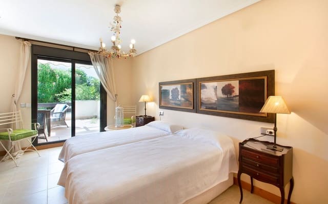 3 soverom Leilighet til salgs i La Concha - Resina Golf, Estepona med svømmebasseng - € 470 000 (Ref: 8052527)