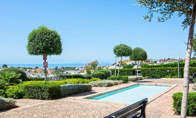 3 soverom Leilighet til salgs i La Concha - Resina Golf, Estepona med svømmebasseng - € 470 000 (Ref: 8052527)