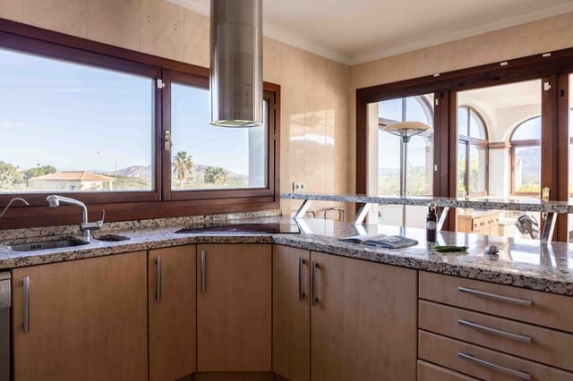 4 makuuhuone Maalaistalo myytävänä paikassa Alhaurín el Grande mukana uima-altaan - 999 000 € (Ref: 8128895)