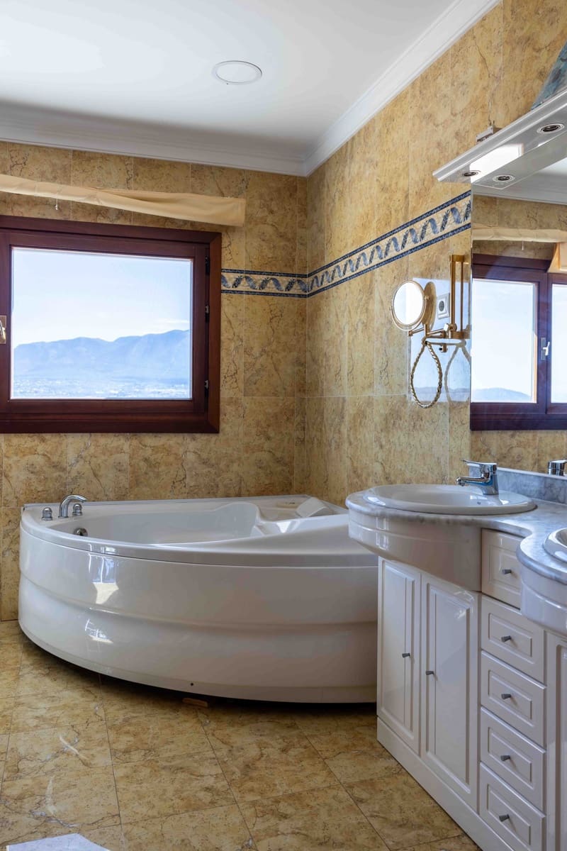 4 makuuhuone Maalaistalo myytävänä paikassa Alhaurin el Grande mukana uima-altaan - 999 000 € (Ref: 8128895)