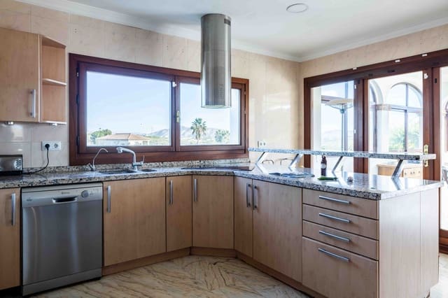 4 makuuhuone Maalaistalo myytävänä paikassa Alhaurín el Grande mukana uima-altaan - 999 000 € (Ref: 8128895)