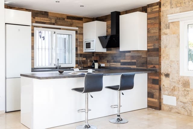 4 makuuhuone Huvila myytävänä paikassa La Capellanía - El Higuerón, Benalmádena mukana uima-altaan - 1 170 000 € (Ref: 8168761)