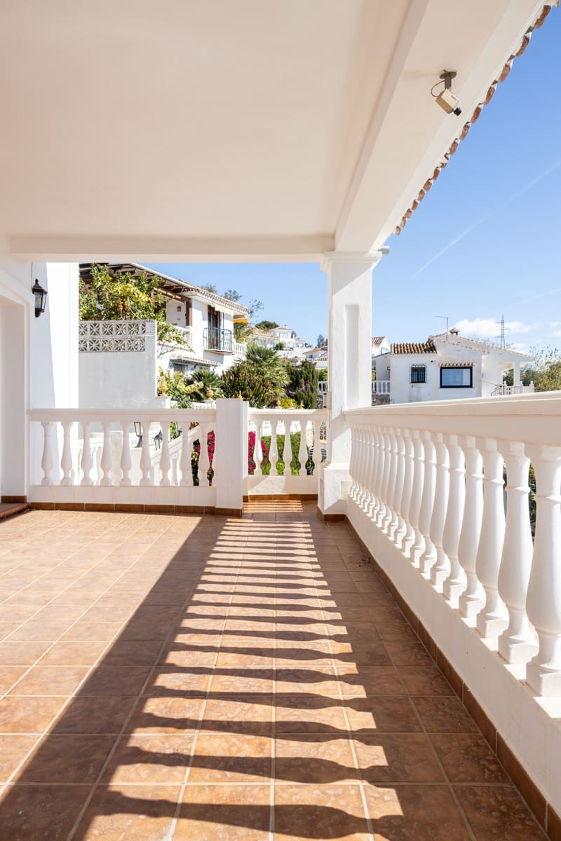 4 makuuhuone Huvila myytävänä paikassa Benalmadena mukana uima-altaan - 1 170 000 € (Ref: 8168761)