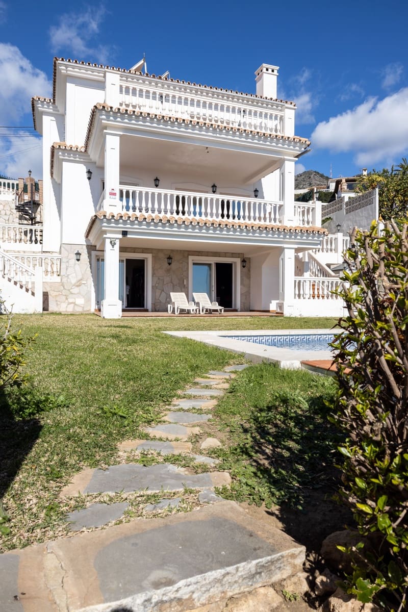 4 makuuhuone Huvila myytävänä paikassa Benalmadena mukana uima-altaan - 1 170 000 € (Ref: 8168761)