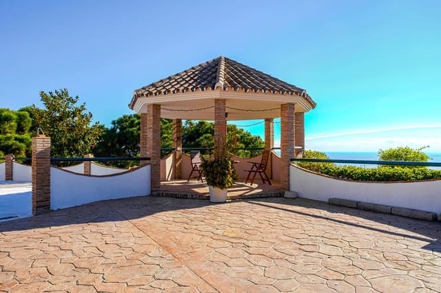 6 slaapkamer Villa te koop in Altos de Estepona, Estepona met zwembad - € 995.000 (Ref: 8168763)