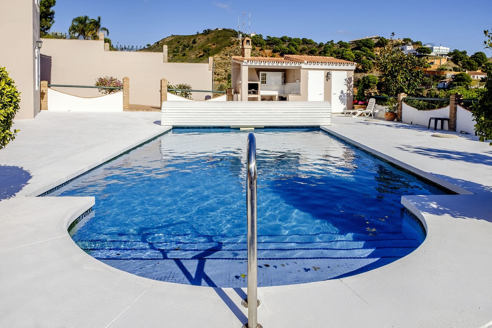 6 sypialnia Willa na sprzedaż w Estepona z basenem - 995 000 € (Ref: 8168763)