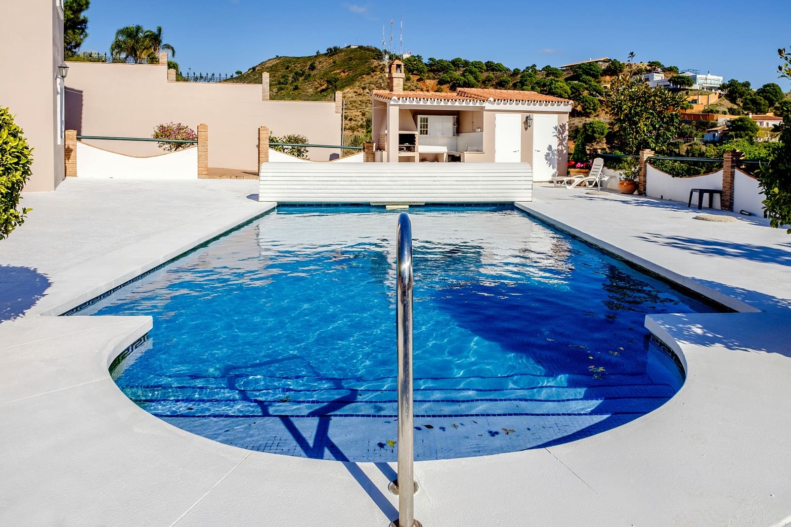 6 sypialnia Willa na sprzedaż w Estepona z basenem - 995 000 € (Ref: 8168763)