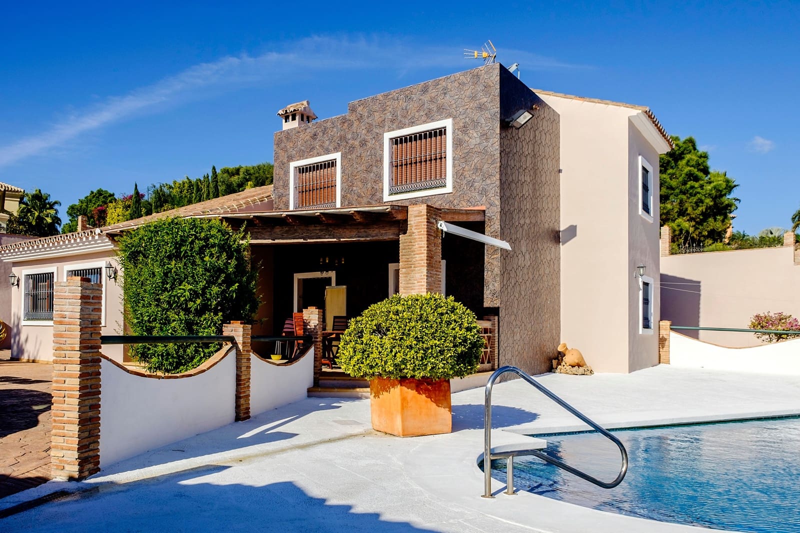 6 sypialnia Willa na sprzedaż w Estepona z basenem - 995 000 € (Ref: 8168763)