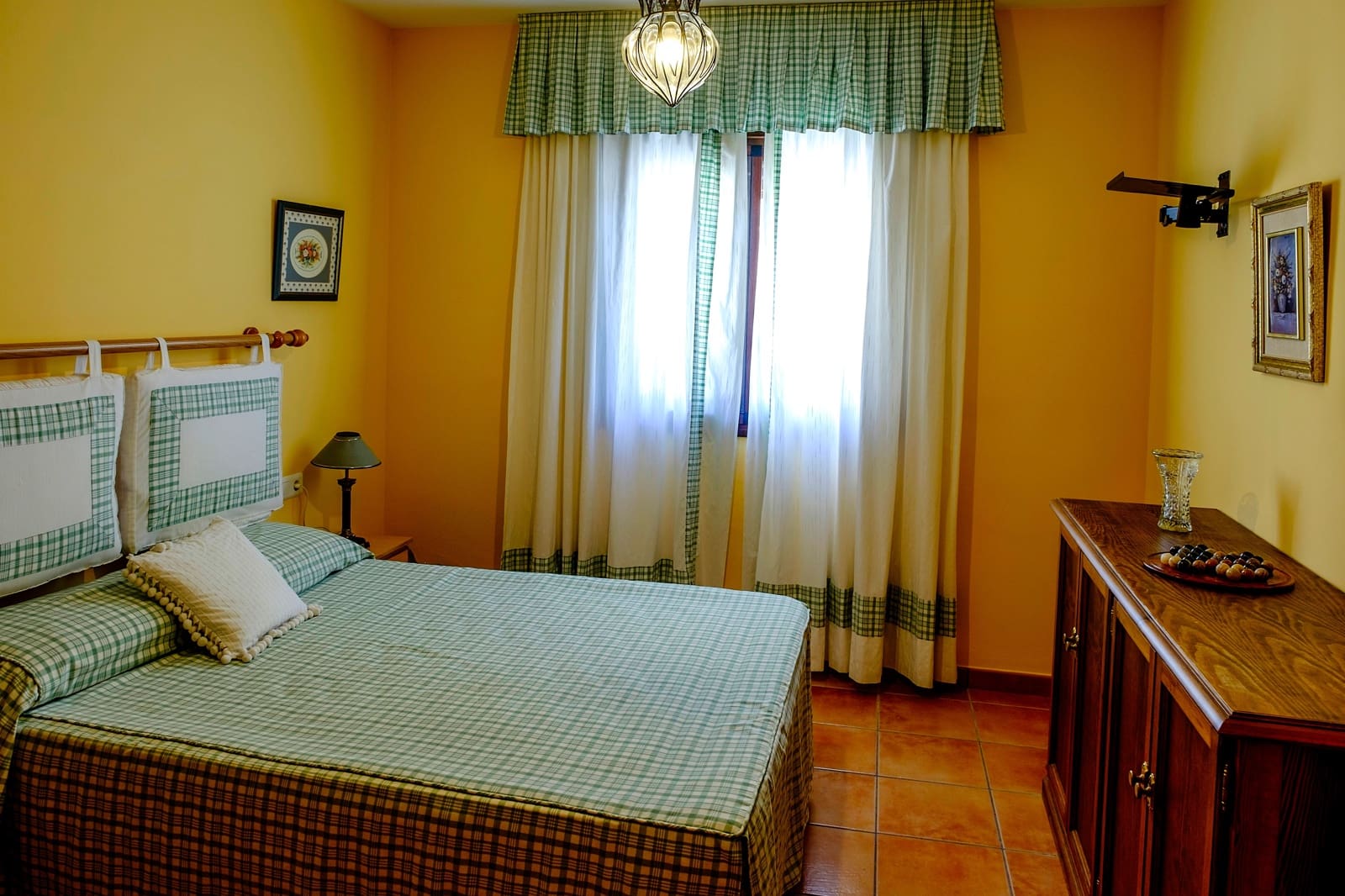 6 sypialnia Willa na sprzedaż w Estepona z basenem - 995 000 € (Ref: 8168763)