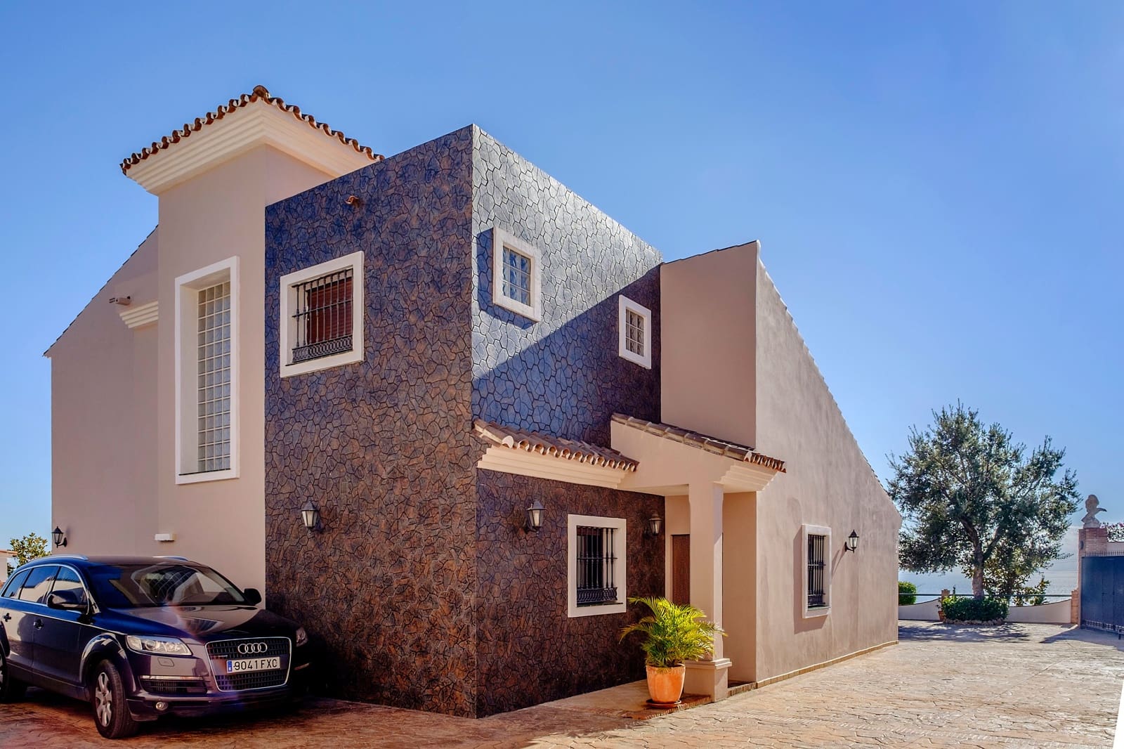 6 sypialnia Willa na sprzedaż w Estepona z basenem - 995 000 € (Ref: 8168763)