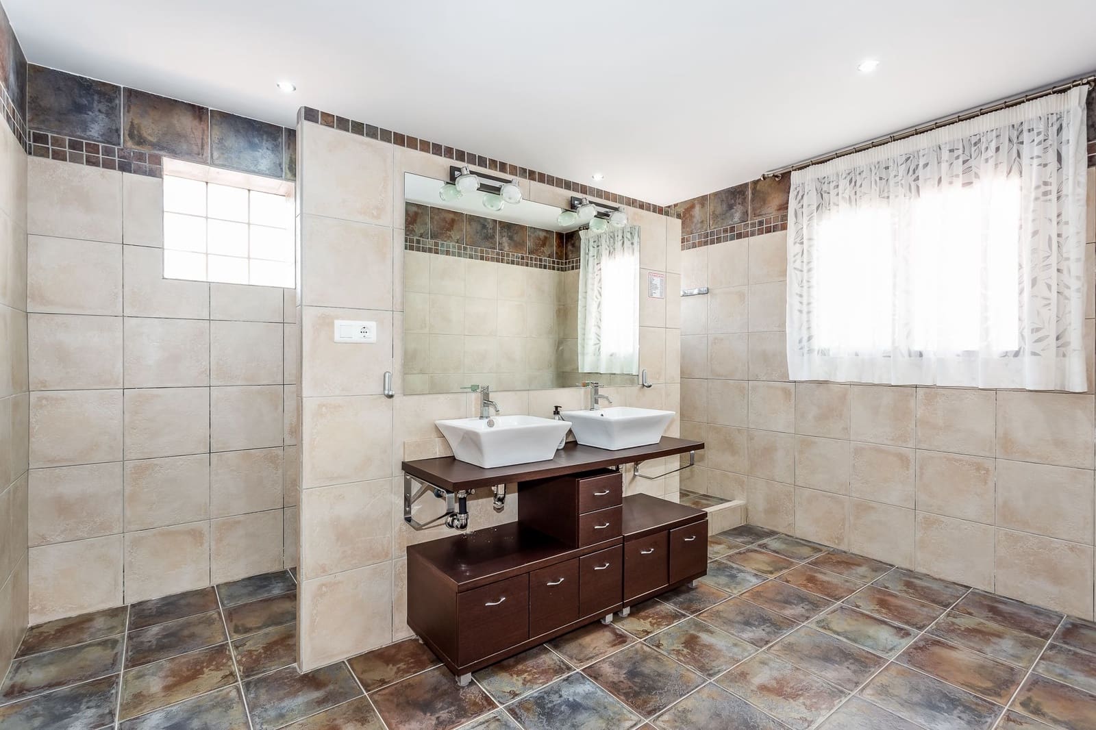 6 sypialnia Willa na sprzedaż w Estepona z basenem - 995 000 € (Ref: 8168763)