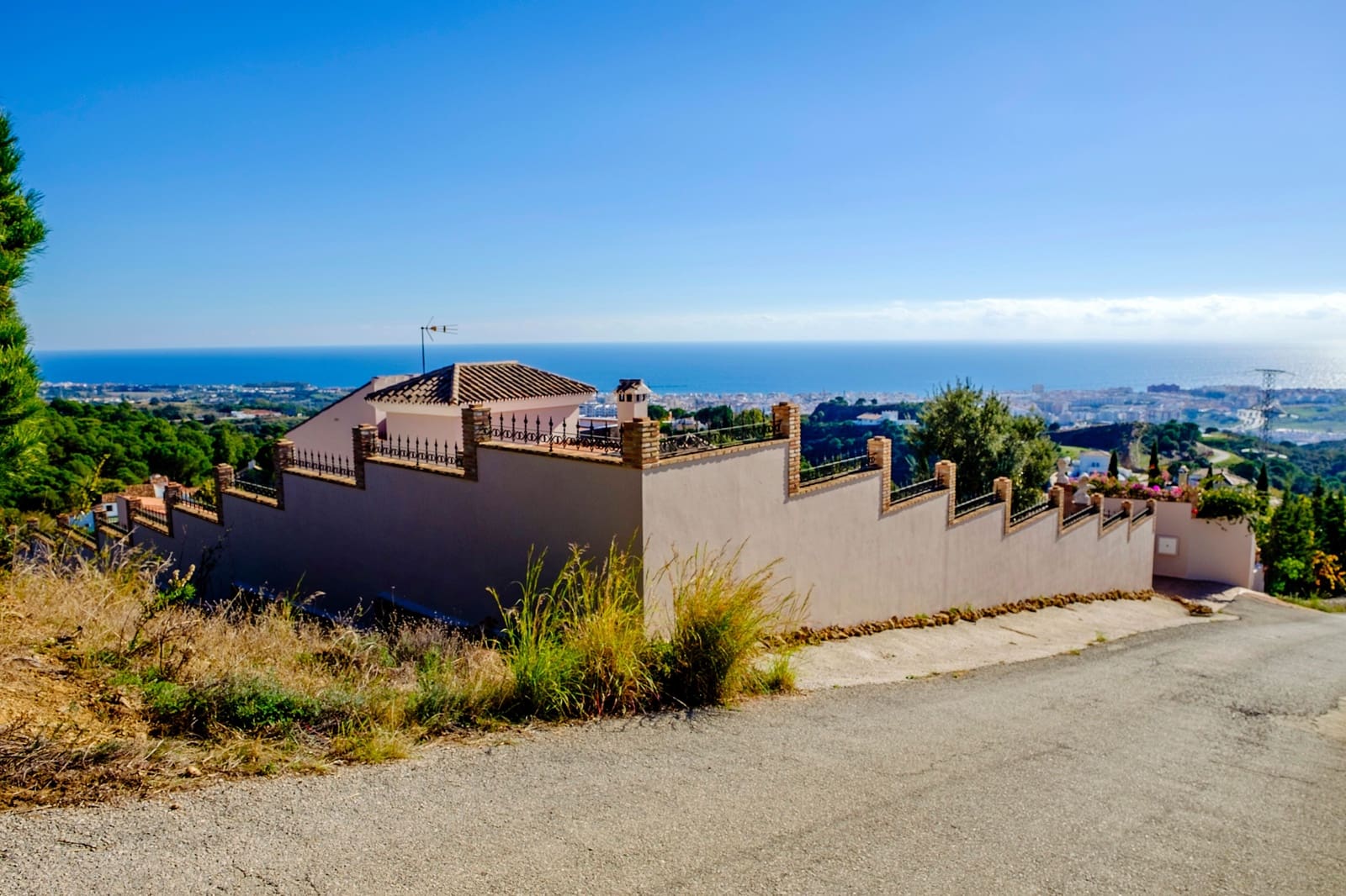 6 sypialnia Willa na sprzedaż w Estepona z basenem - 995 000 € (Ref: 8168763)