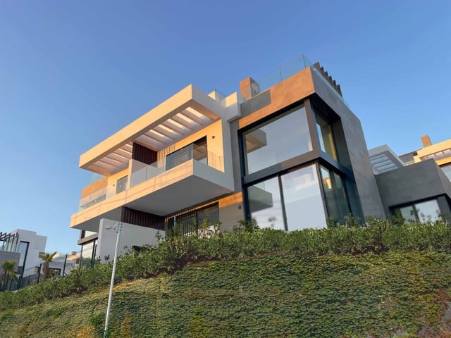 6 soveværelse Byhus til salg i Río Real, Marbella med swimmingpool - € 2.195.000 (Ref: 8183191)