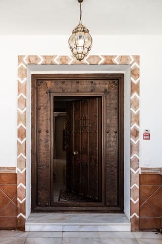 4 soveværelse Villa til salg i San Pedro de Alcántara Pueblo, Marbella med swimmingpool - € 1.695.000 (Ref: 8213179)