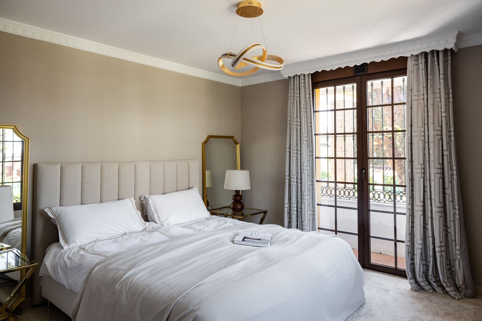 4 soveværelse Villa til salg i San Pedro de Alcantara med swimmingpool - € 1.695.000 (Ref: 8213179)