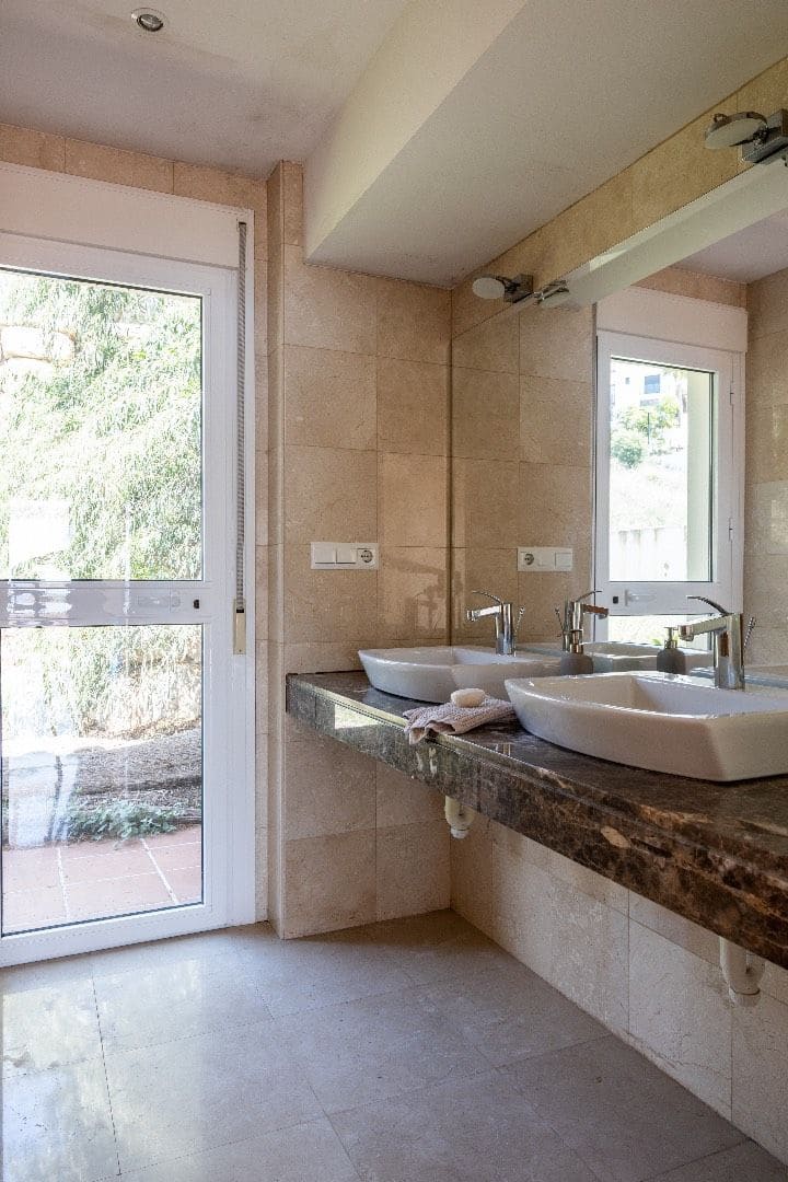 3 makuuhuone Huvila myytävänä paikassa Benalmadena mukana uima-altaan - 1 250 000 € (Ref: 8229079)