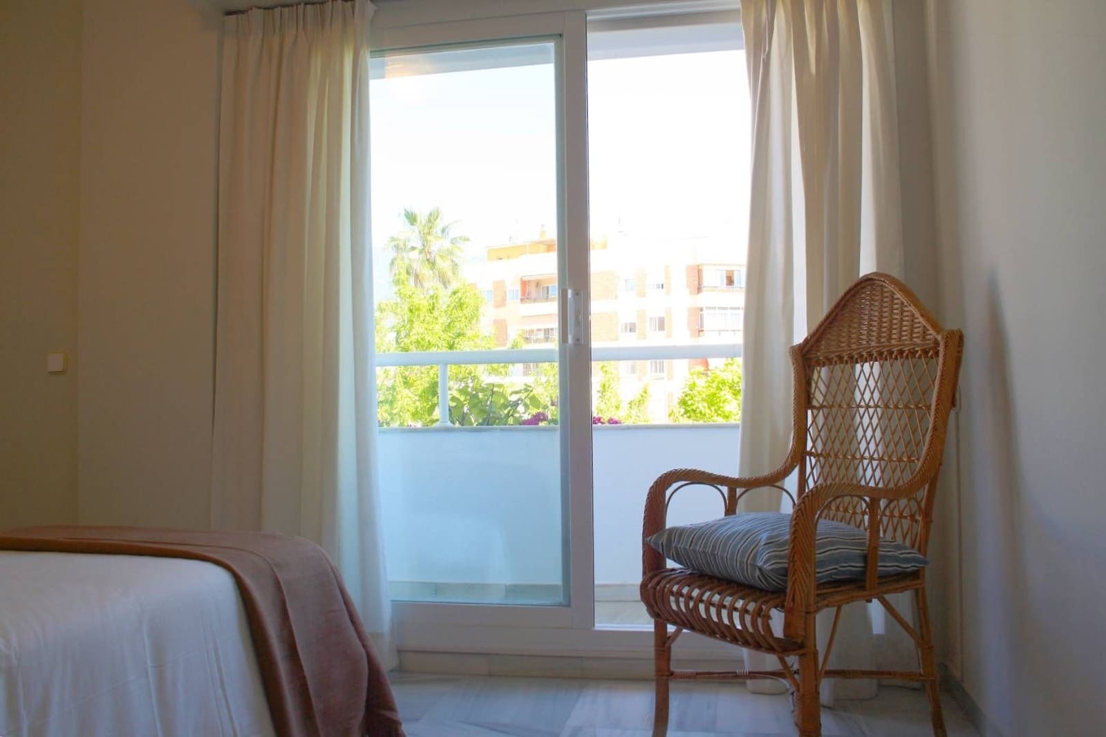 2 bedroom Apartment for rent in Marbella with pool - € 2,500 (Ref: 8274088)