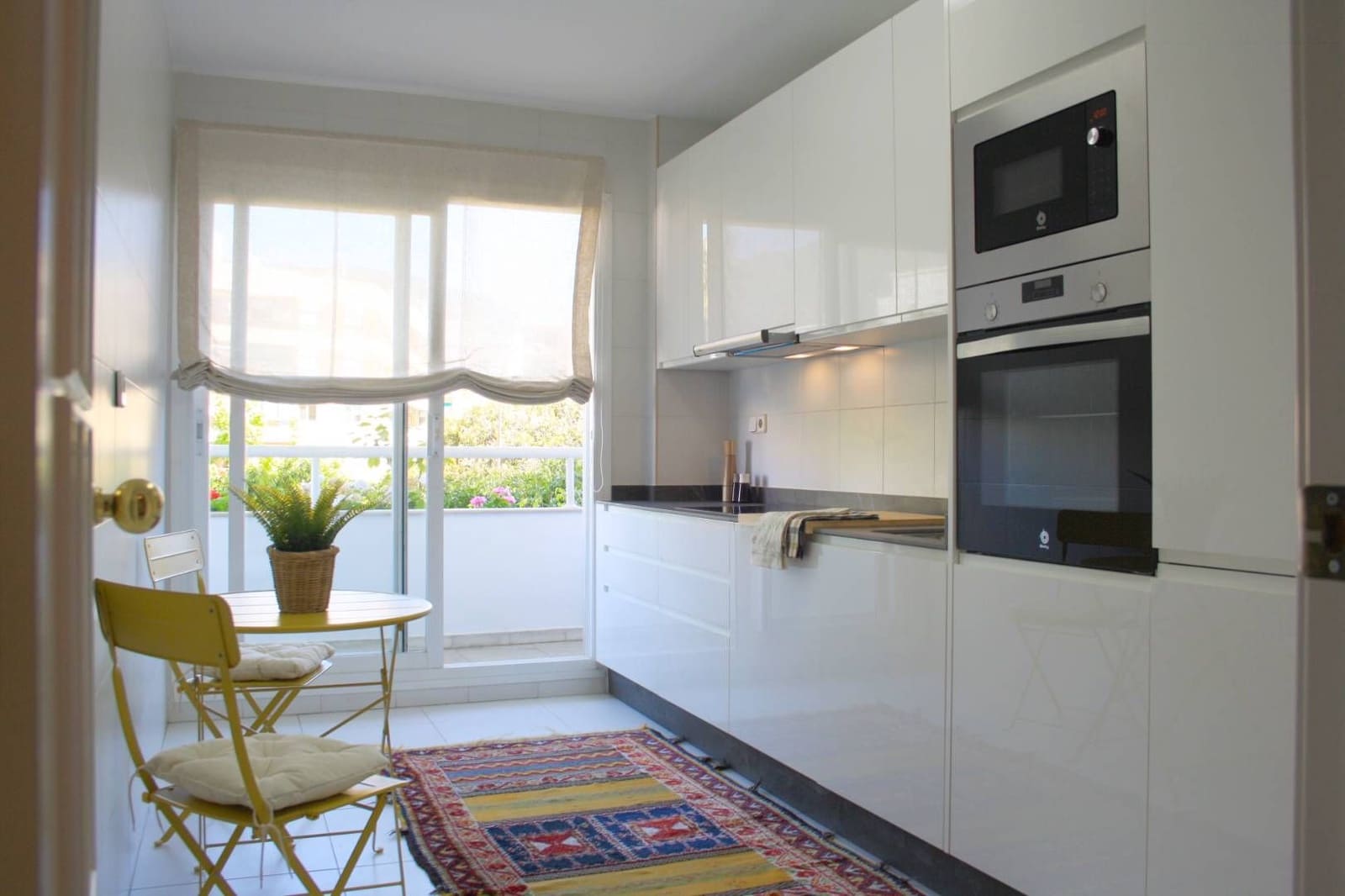 2 bedroom Apartment for rent in Marbella with pool - € 2,500 (Ref: 8274088)