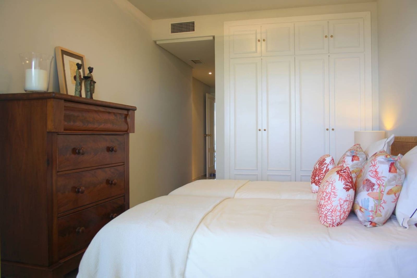 2 bedroom Apartment for rent in Marbella with pool - € 2,500 (Ref: 8274088)