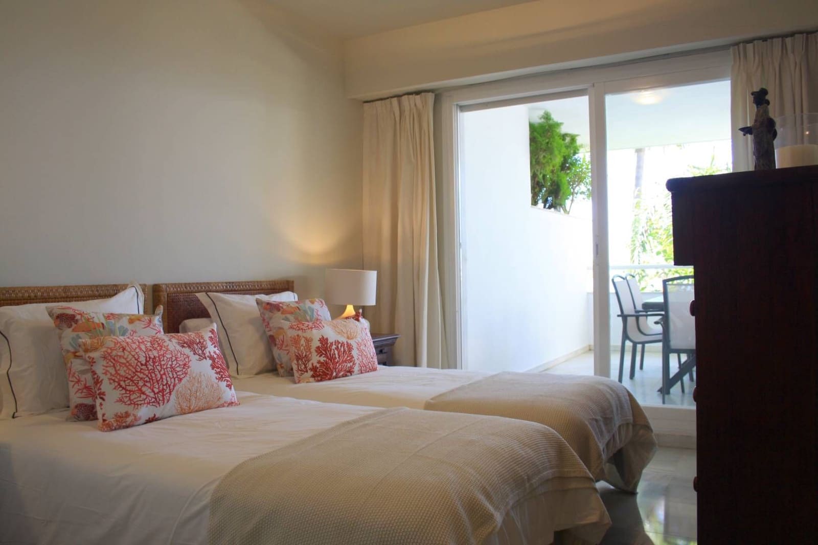 2 bedroom Apartment for rent in Marbella with pool - € 2,500 (Ref: 8274088)