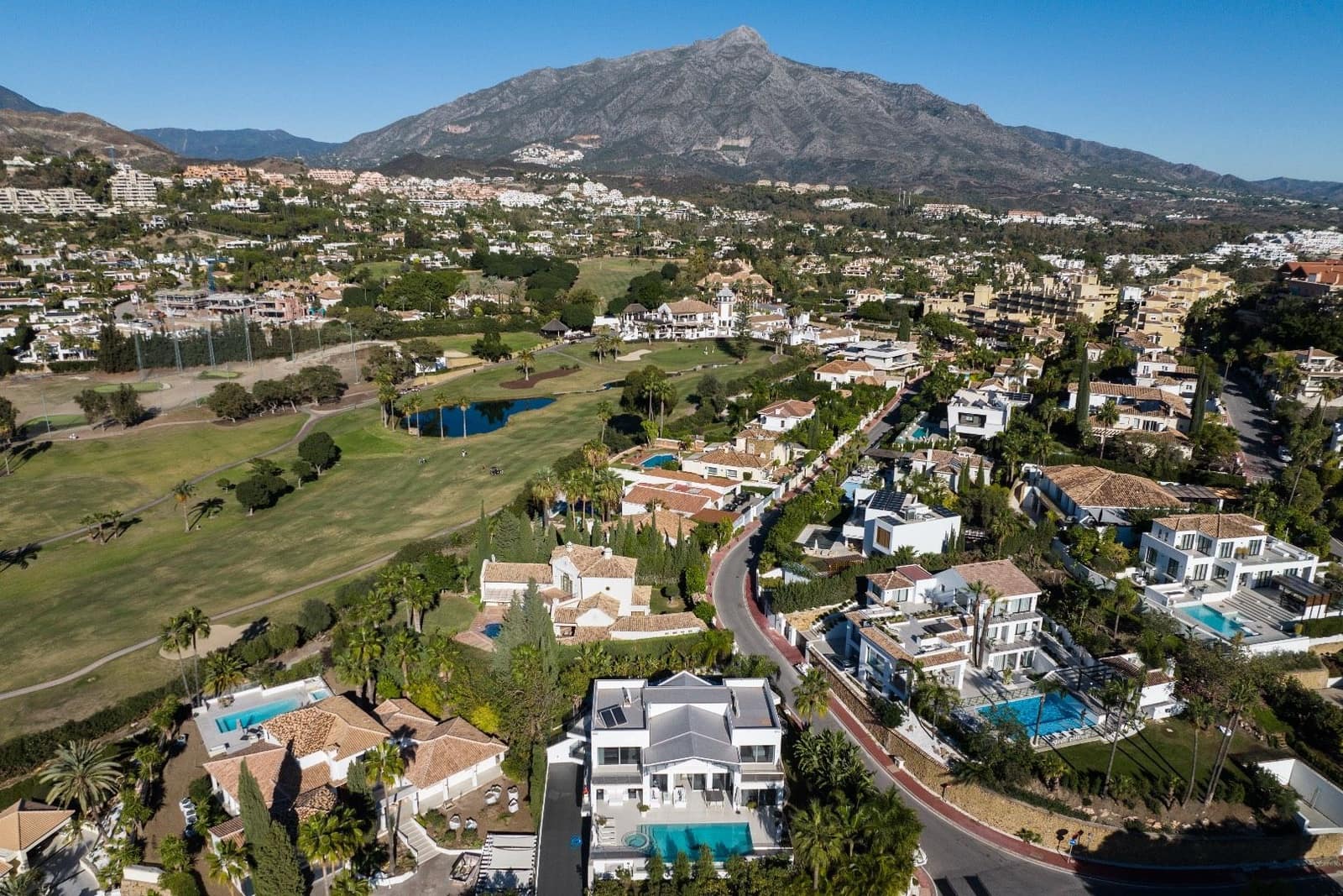 5 soverom Villa til salgs i Marbella med svømmebasseng - € 3 950 000 (Ref: 8309924)