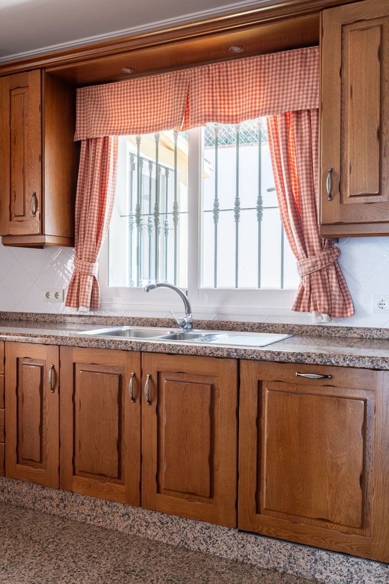 5 sypialnia Dom na sprzedaż w San Pedro de Alcantara - 695 000 € (Ref: 8316668)