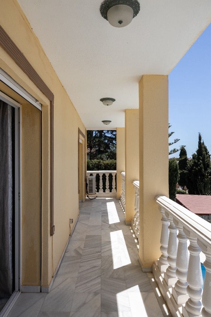 3 bedroom Townhouse for sale in Mijas Costa with pool - € 680,000 (Ref: 8317456)